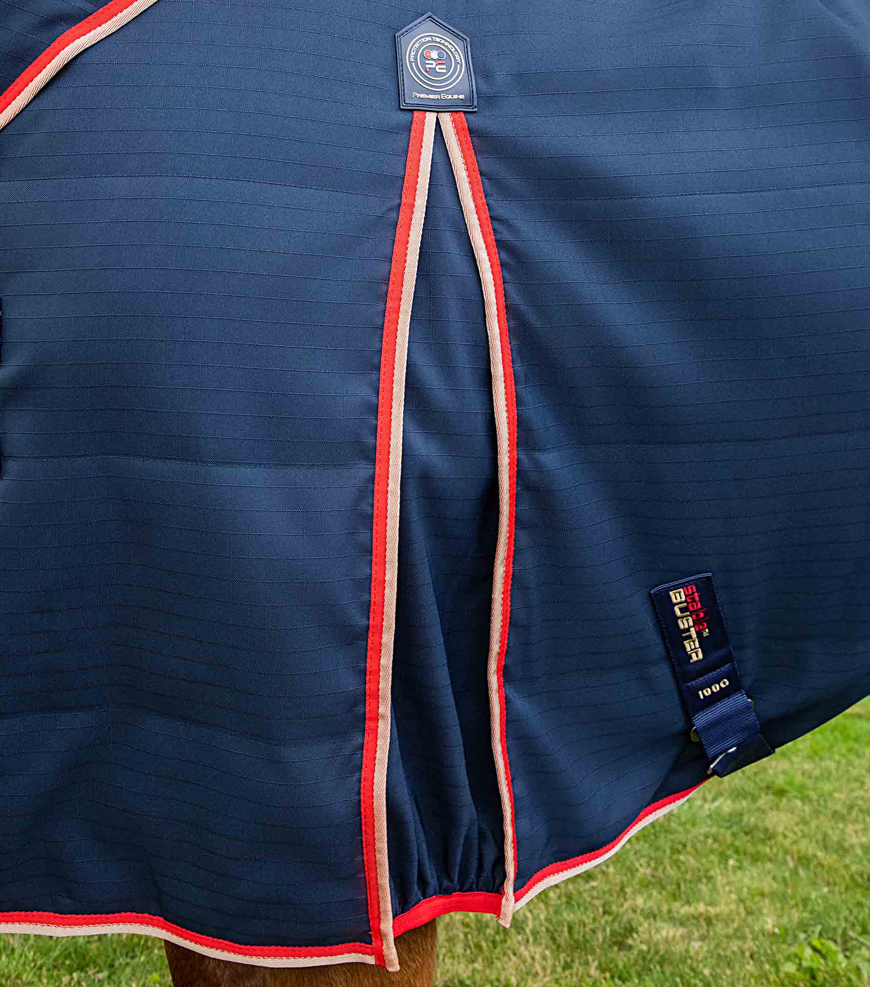 Stable Buster 450g Stable Rug with Neck Cover Navy - Image 4